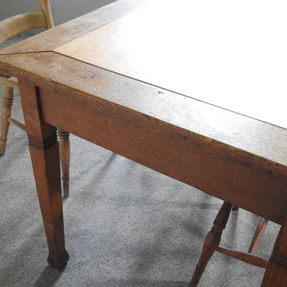 An early 20th century light oak dining table, together with four knife back dining chairs (5) 149w x - Image 6 of 8