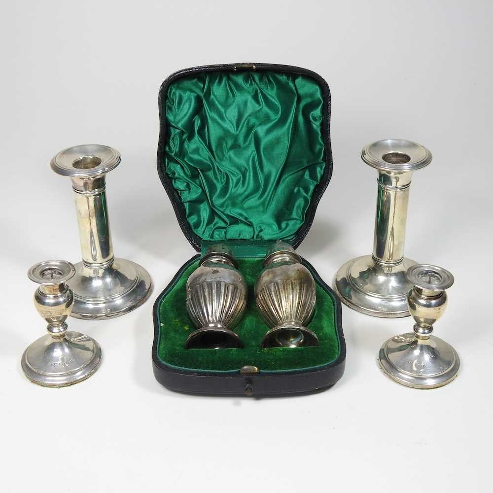 A pair of Victorian silver peppers, each of baluster form, 91g, 10cm high, in a fitted case, - Image 3 of 7