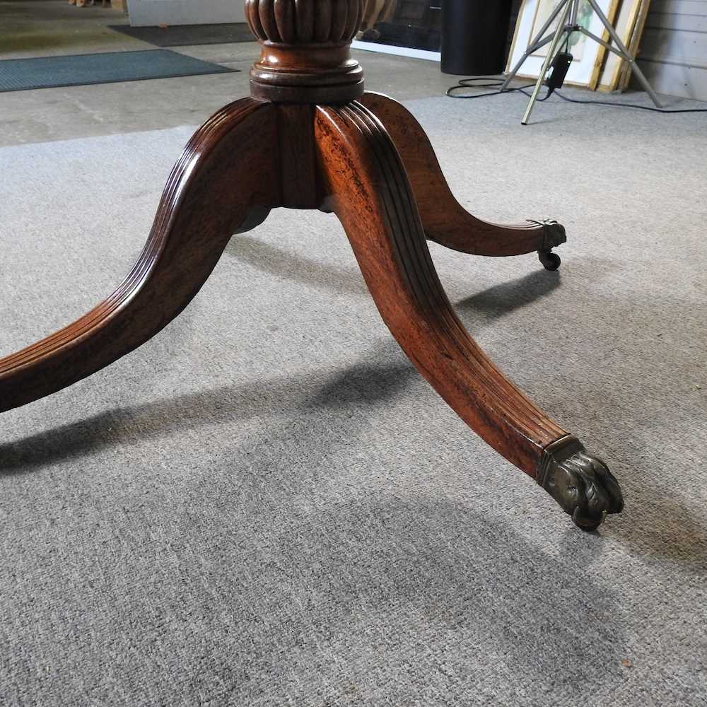 A Regency mahogany and crossbanded dining table, with a hinged top, on a splayed base 144w x 96d x - Bild 4 aus 4