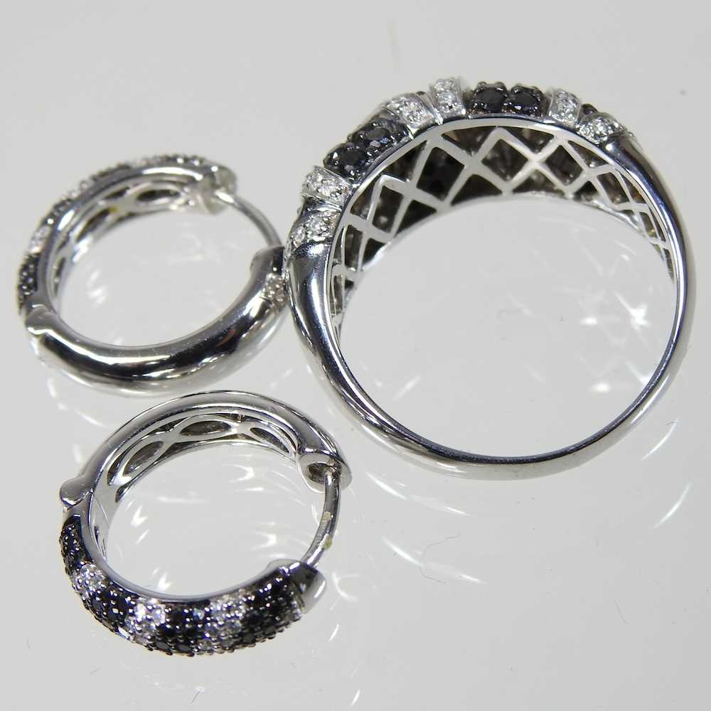 A 9 carat white gold, black and white diamond ring, of zig-zag design, 2.3g, size R/S, together with - Image 3 of 4