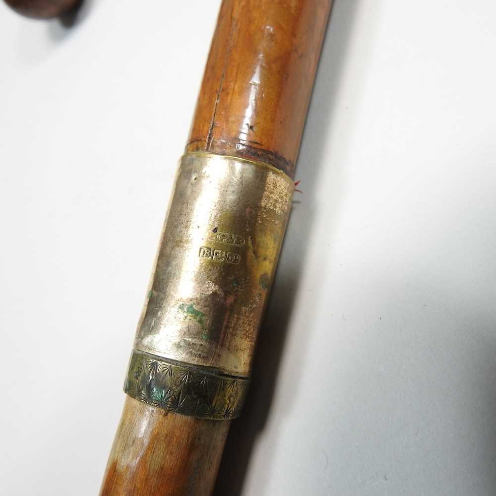 An early 20th century carved wooden walking stick, with an 18 carat gold collar, 84cm long - Image 6 of 7