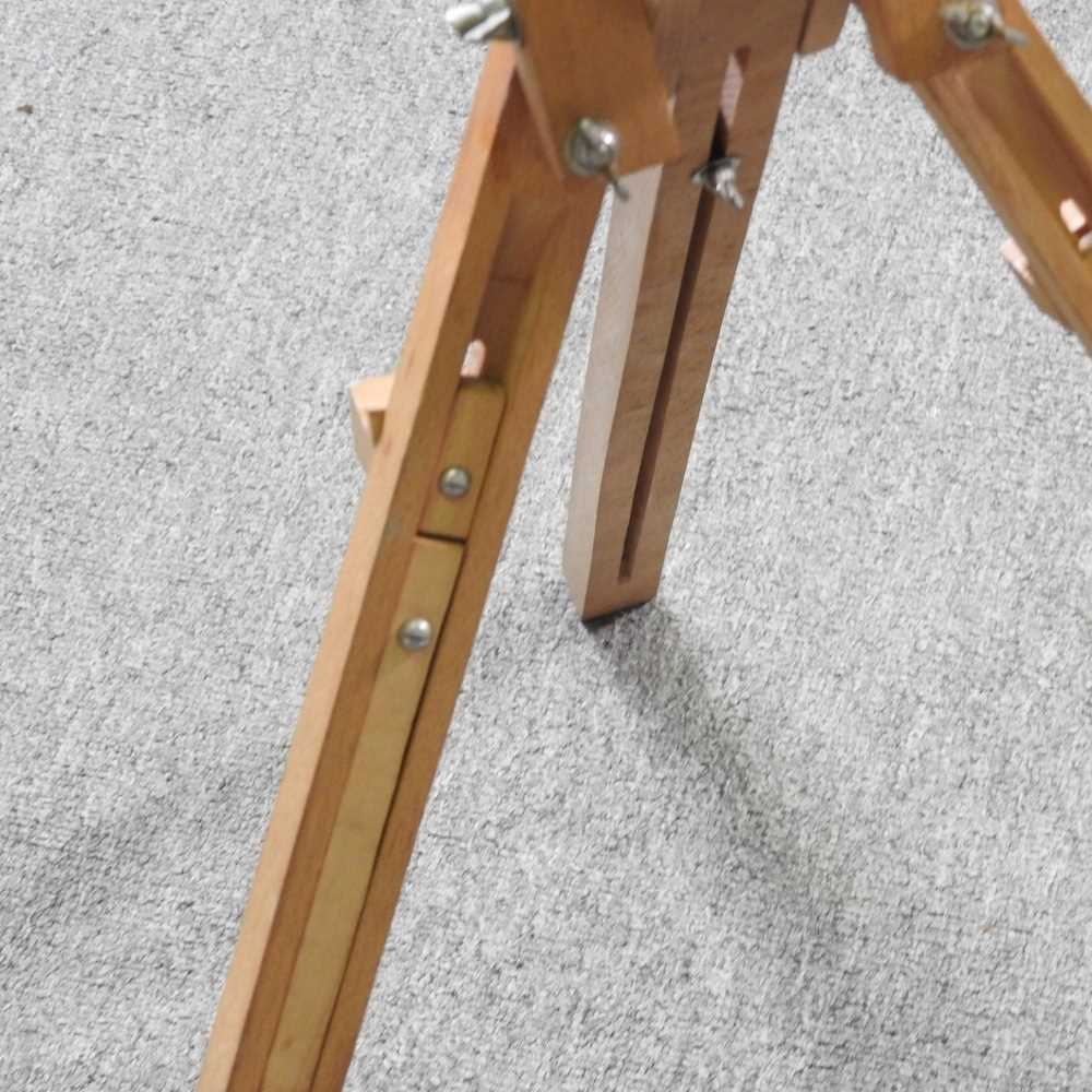 A wooden adjustable artists's easel - Image 2 of 6