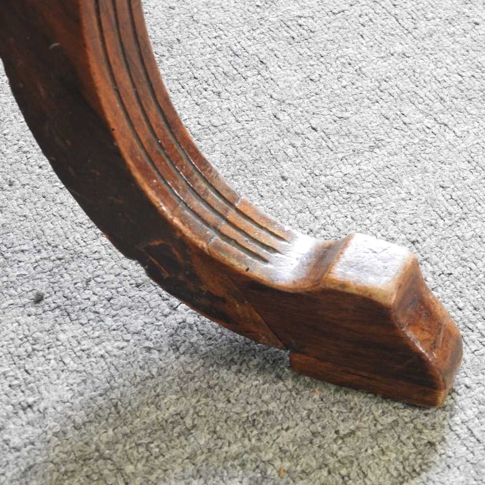 A Victorian walnut revolving piano stool, stamped H Brooks & Co Ltd, 5546 to the underside - Bild 4 aus 6
