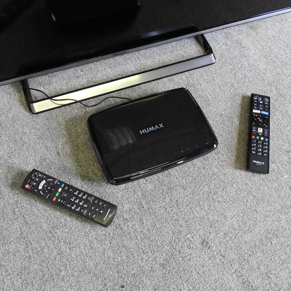 A Panasonic fifty inch LCD television, with remote control and a Humax box - Bild 3 aus 3