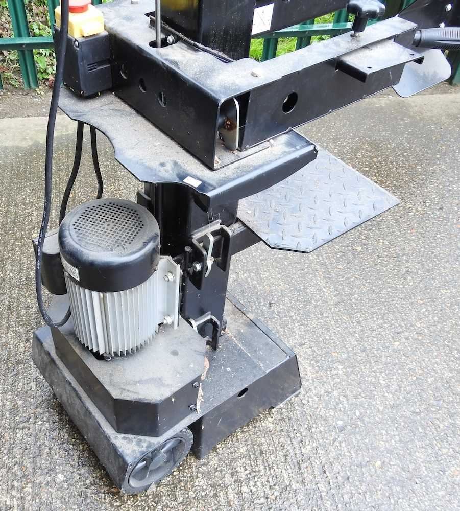 A Sip industrial seven ton log splitter, 152cm high - Image 2 of 4