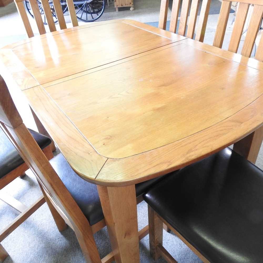 A modern light oak extending dining table, with a set of six dining chairs with brown leather - Image 2 of 4