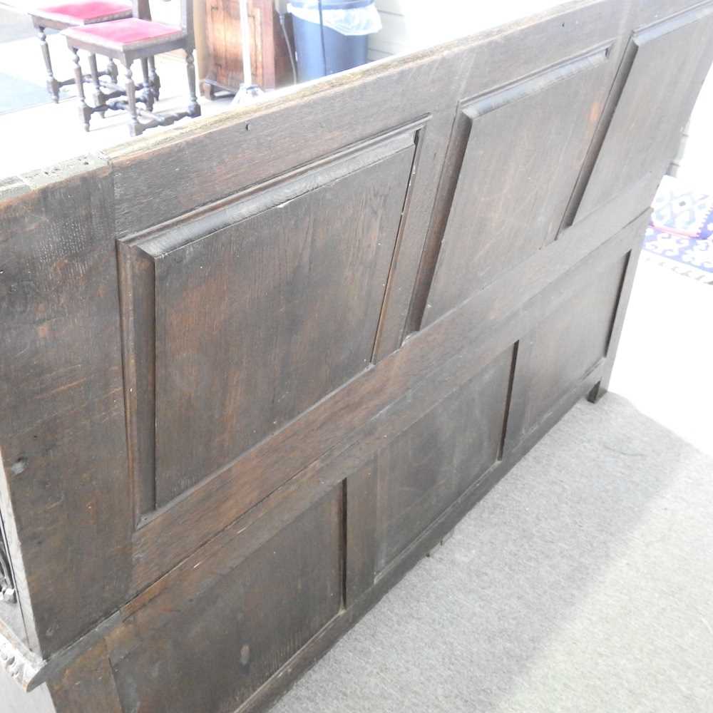 A 19th century Dutch heavily carved dark oak box settle, the panelled back carved with tavern - Bild 5 aus 6