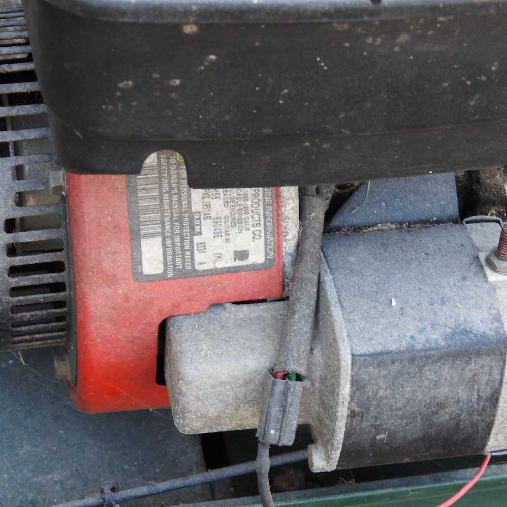 An Atco Royale B24E cylinder ride on petrol lawn mower Overall condition looks to be complete, but - Image 7 of 10