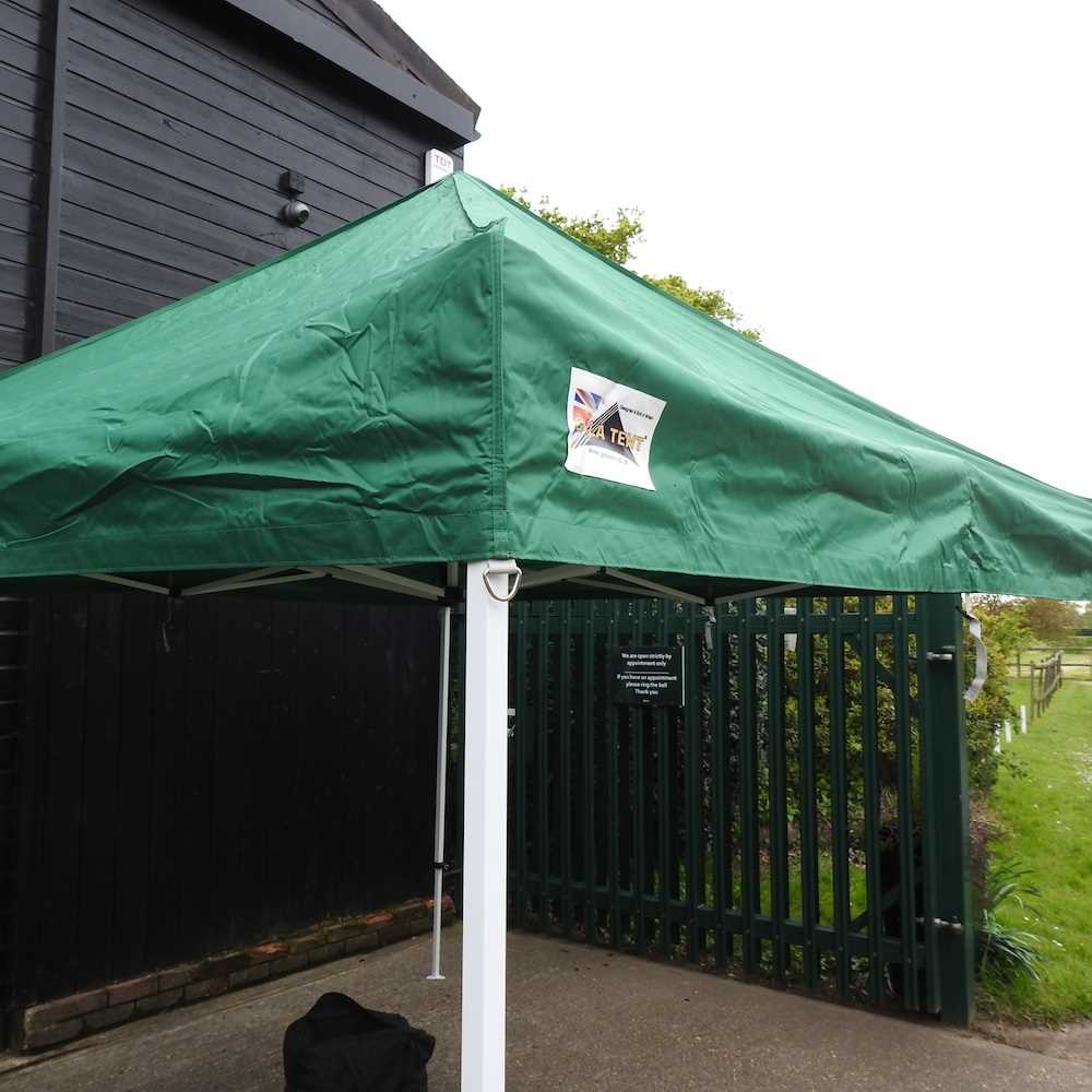 A pop up garden gazebo, with cover, side curtains and bag - Image 6 of 6