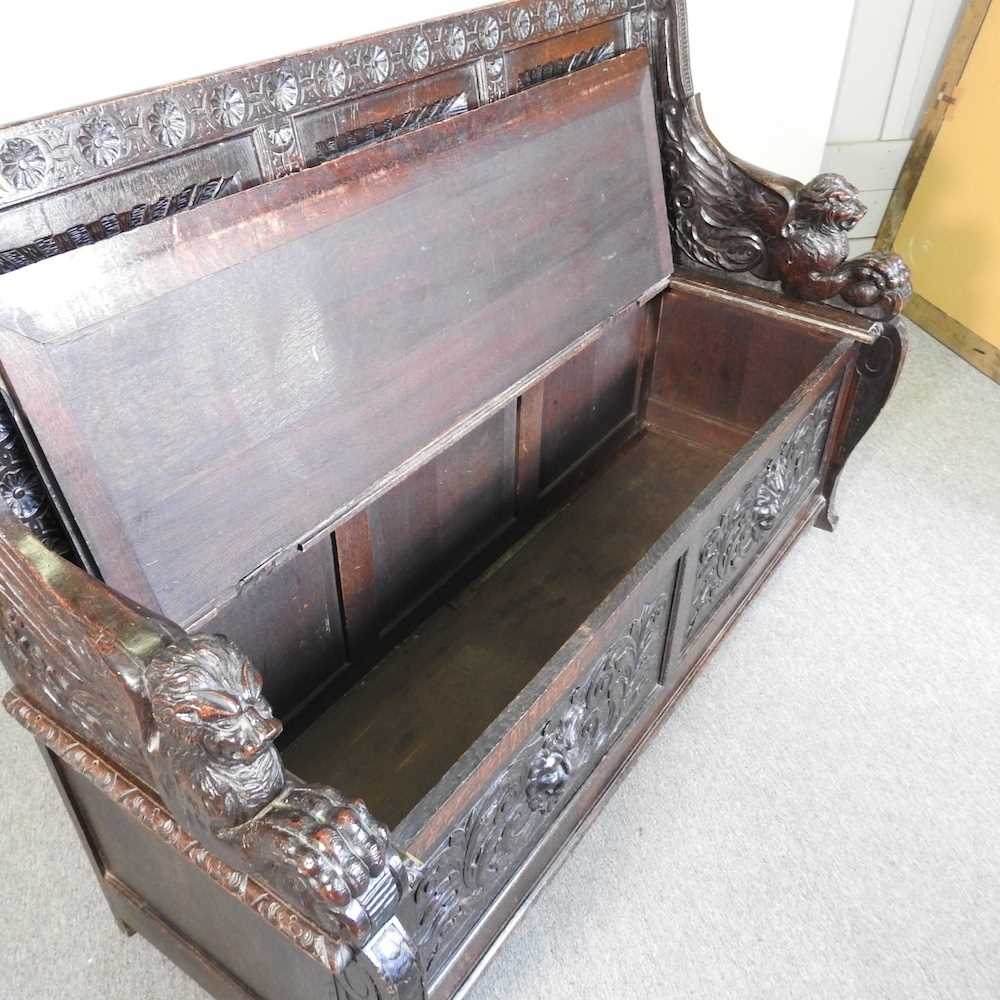 A 19th century Dutch heavily carved dark oak box settle, the panelled back carved with tavern - Bild 2 aus 6