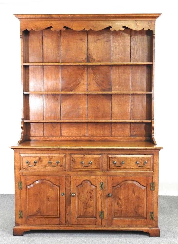 An 18th century style oak dresser, with a boarded back, on bracket feet 143w x 216h x 51d cm - Bild 3 aus 9