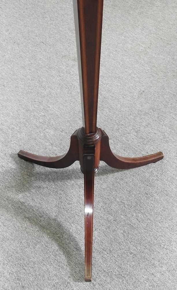 An Edwardian mahogany and inlaid shaving stand, with an adjustable mirror, 134cm high, with a - Image 2 of 4