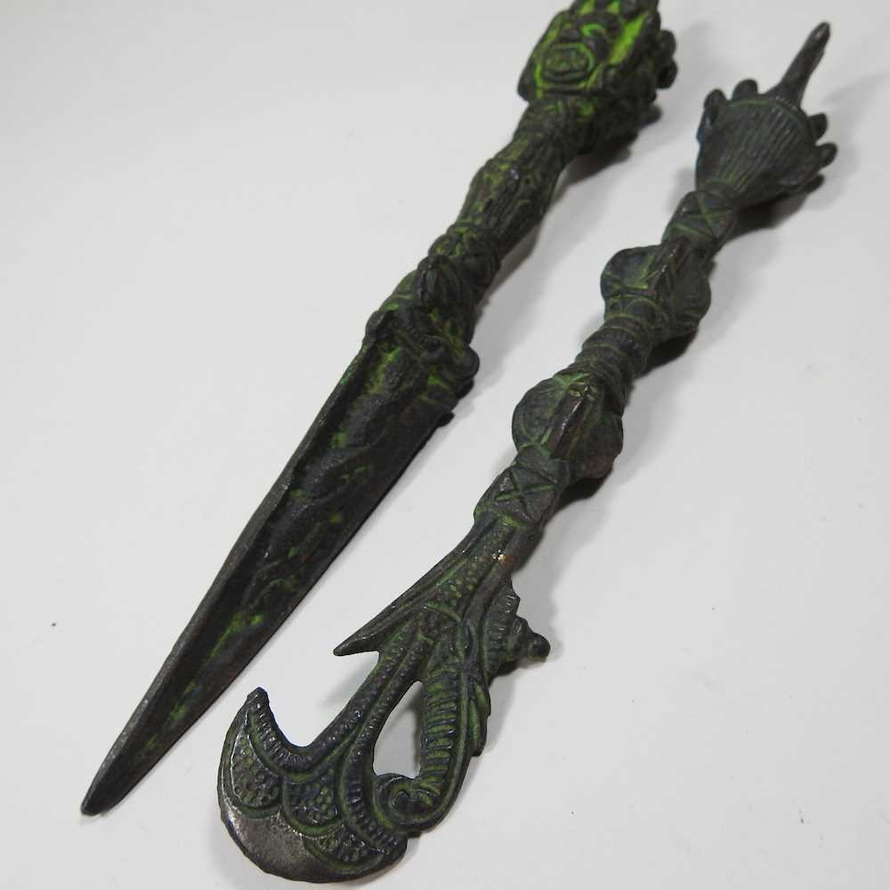 Two Indian cast metal daggers (2) - Bild 2 aus 3