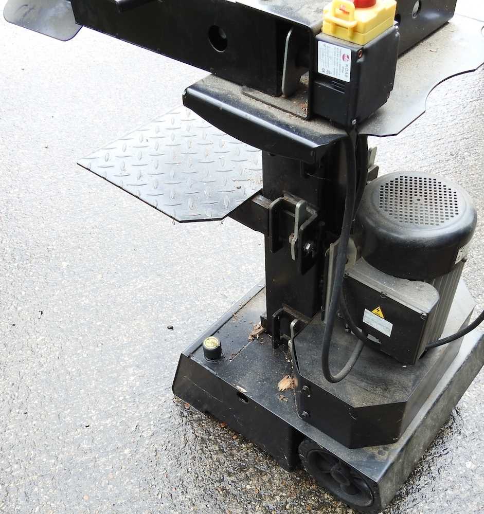 A Sip industrial seven ton log splitter, 152cm high - Image 4 of 4