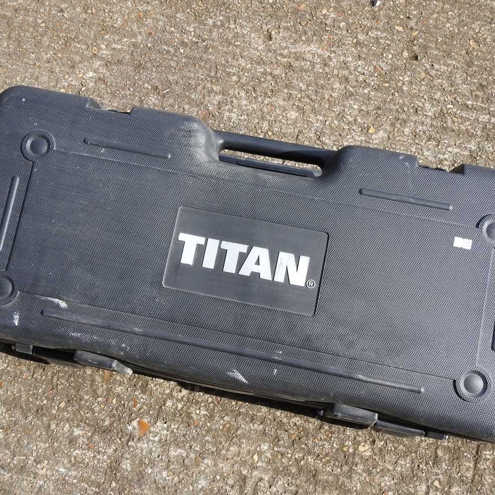 A Titan electric breaker, cased - Image 2 of 6