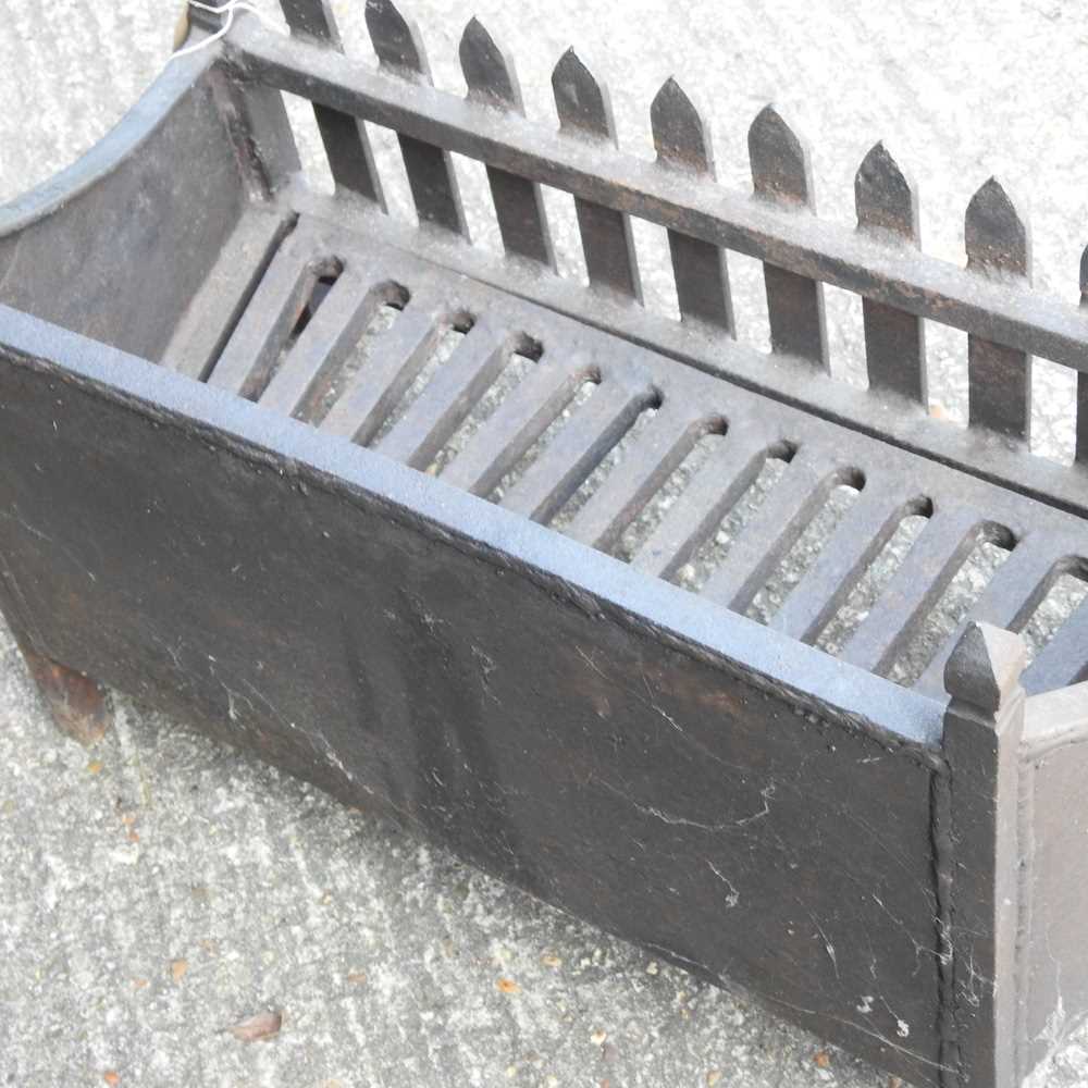 A cast iron fire grate 66w x 30w x 38d cm - Image 2 of 5