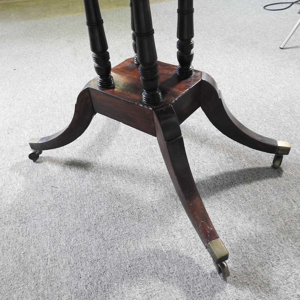 A Regency mahogany breakfast table, on sabre legs 83w x 98d x 70h cm - Bild 2 aus 4