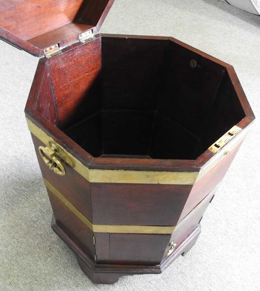 A George III mahogany and brass bound cellarette, of octagonal shape, with a hinged lid 49w x 49d - Image 5 of 9