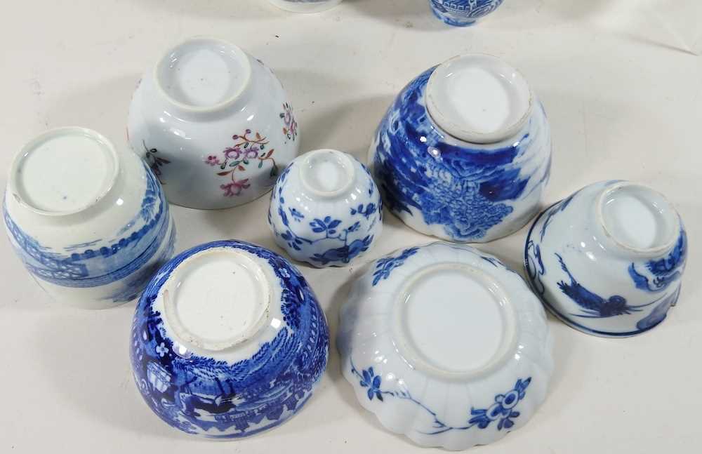 An 18th century Staffordshire pearlware blue and white child's part teaset, decorated in the - Image 4 of 4