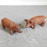A pair of small rusted metal pigs, 29cm wide (2)