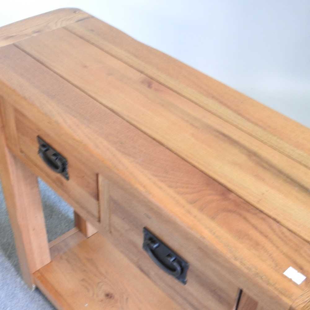 A modern light oak side cabinet, together with an oak side table, with two drawers, 91cm wide (2) - Image 3 of 6