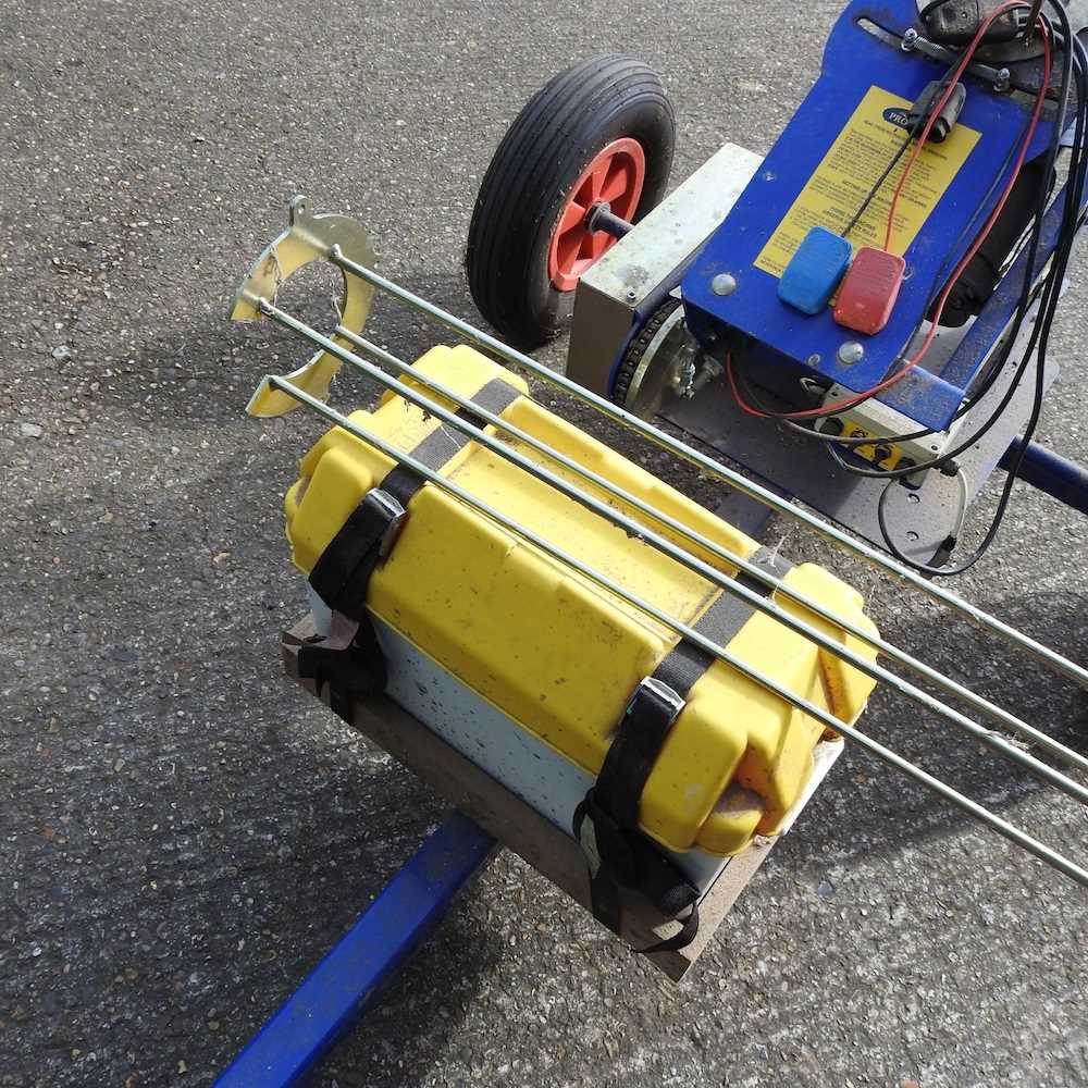 A Pro-Matic Superhawk clay pigeon trap, on a trailer, 193cm long - Image 7 of 7