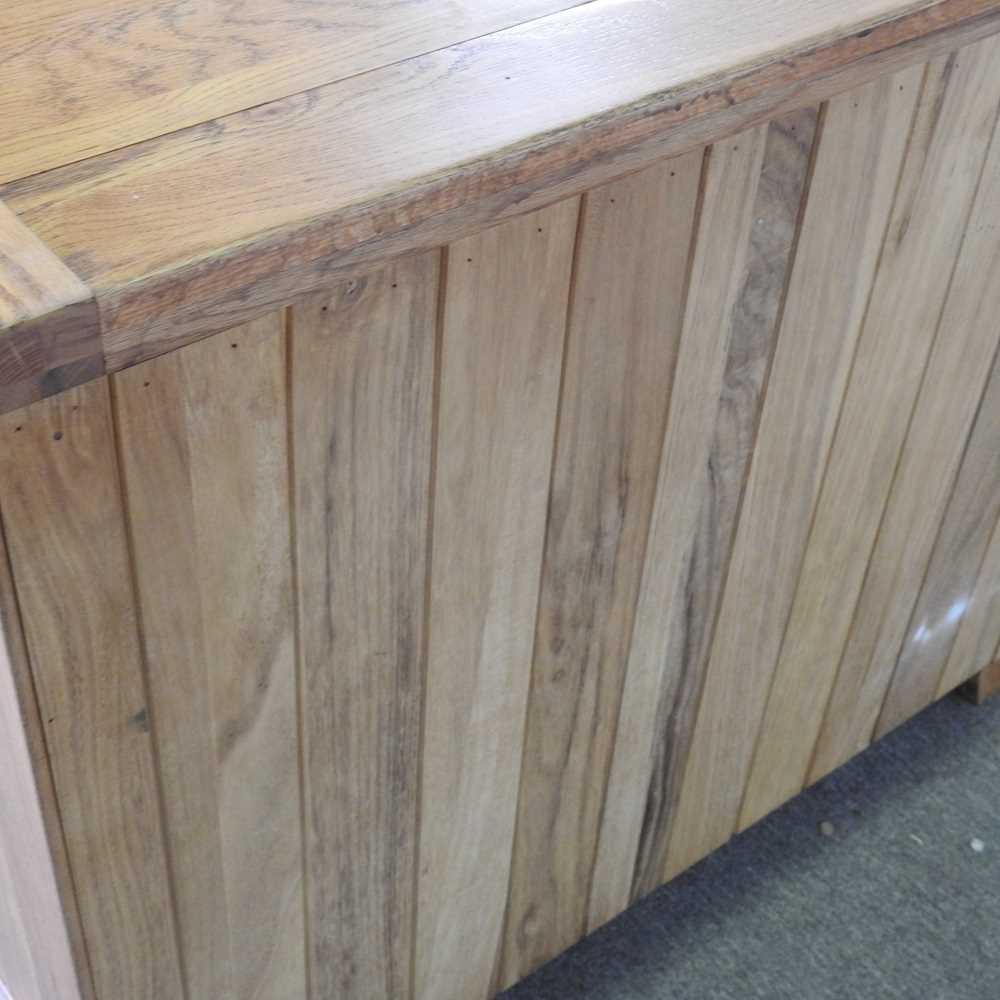 A modern light oak side cabinet 99w x 47d x 80h cm - Image 2 of 5