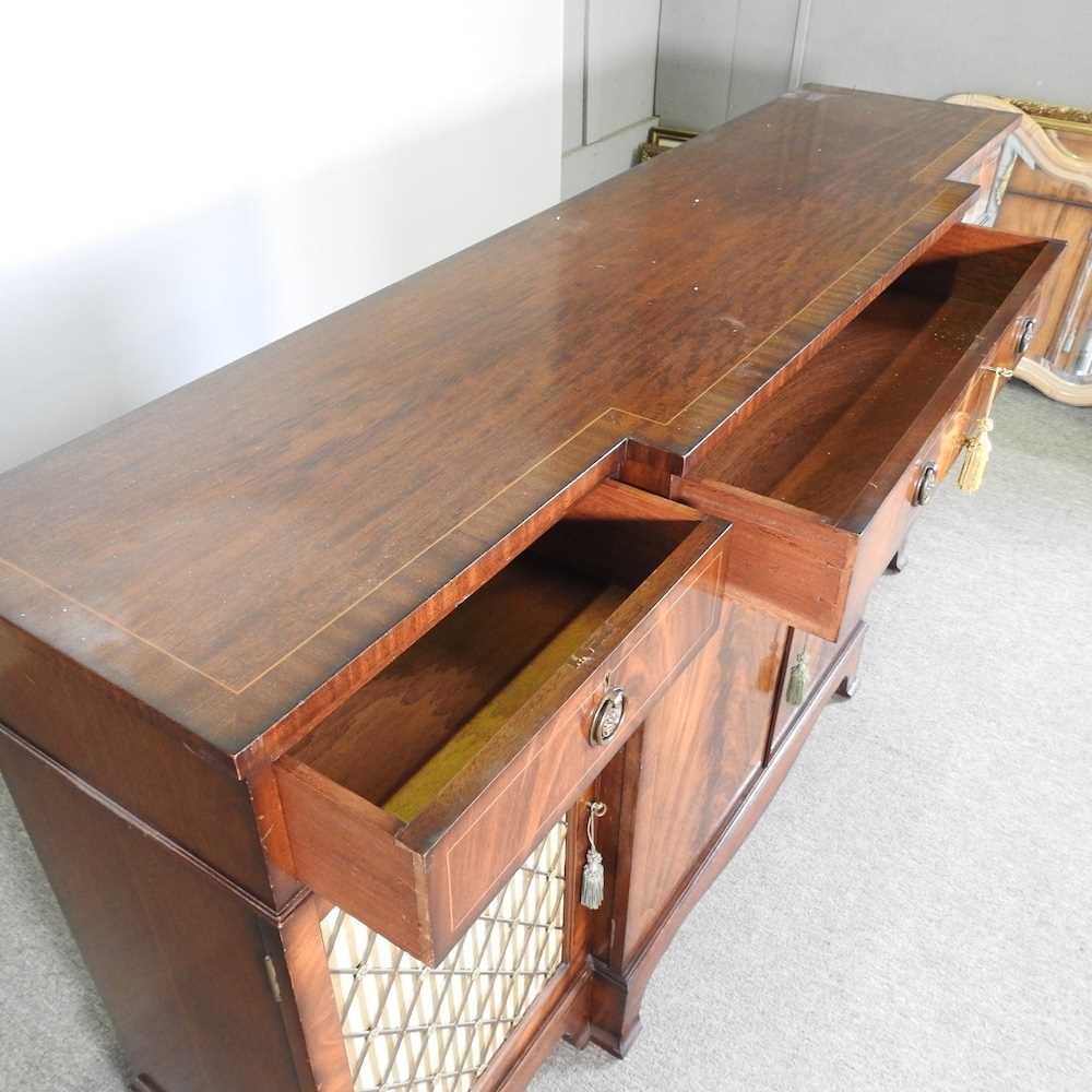 A reproduction mahogany break front sideboard, with grille doors 168w x 42d x 92h cm - Image 4 of 5