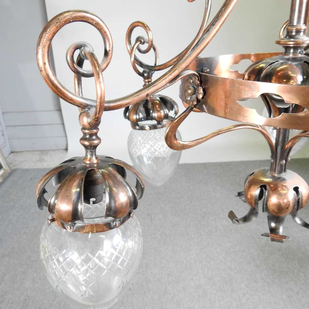 An Art Nouveau bronzed five branch chandelier, with whiplash supports and cut glass shades, 70cm - Bild 2 aus 3