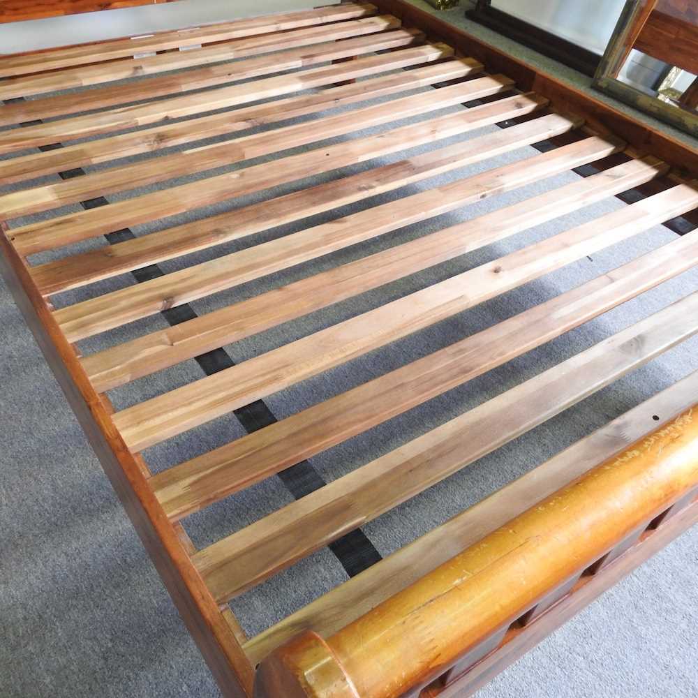 A modern Morris Furniture double bedstead, with a slatted wooden base 145cm wide - Image 4 of 7