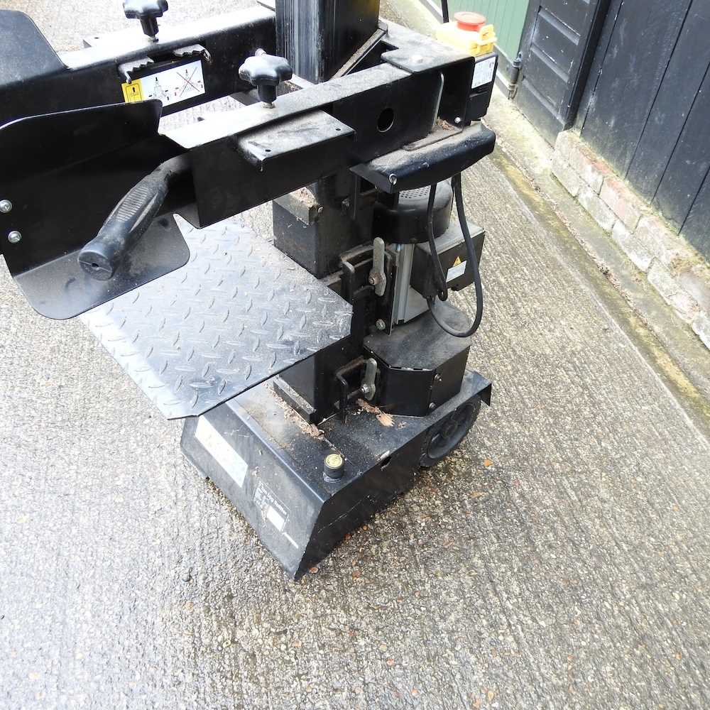 A Sip industrial seven ton log splitter, 152cm high - Image 3 of 4