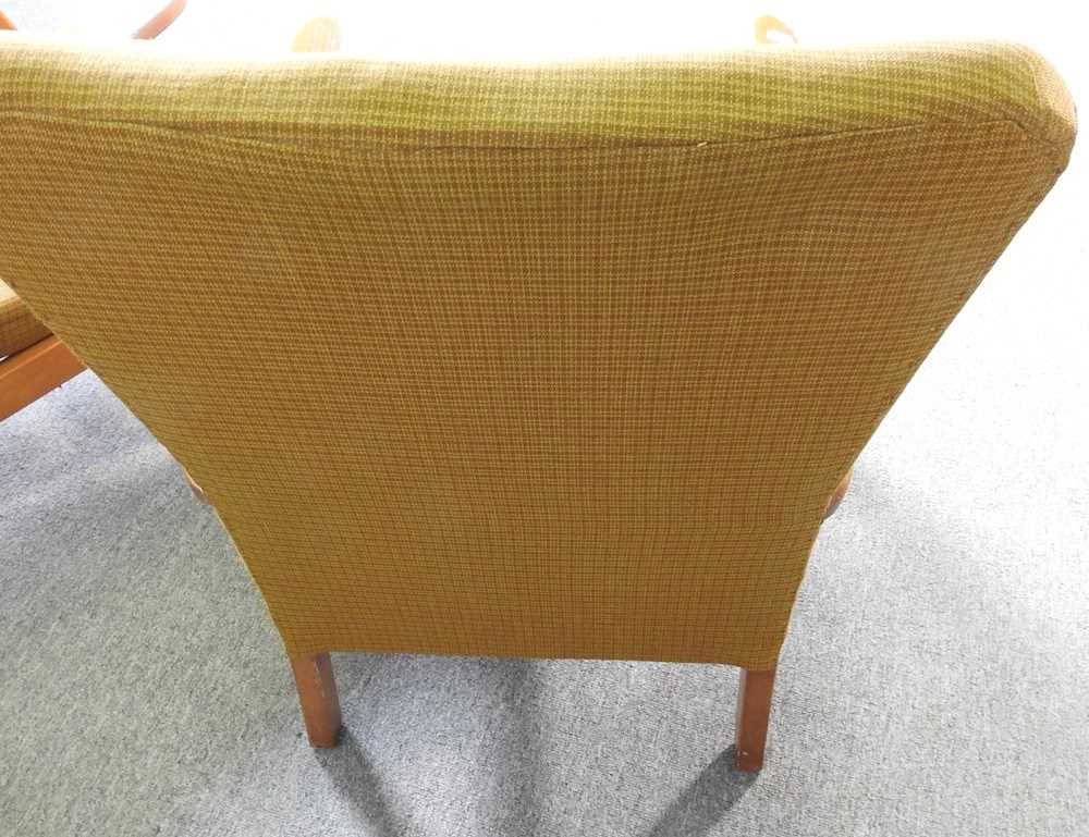 A pair of mid 20th century upholstered open armchairs (2) - Bild 4 aus 6