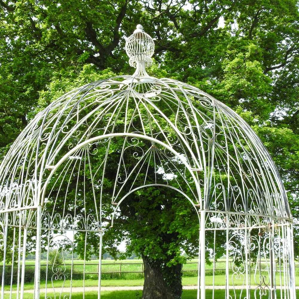 A large white painted wirework garden pergola, of circular shape, with a domed top 200w x 310h cm - Image 4 of 6