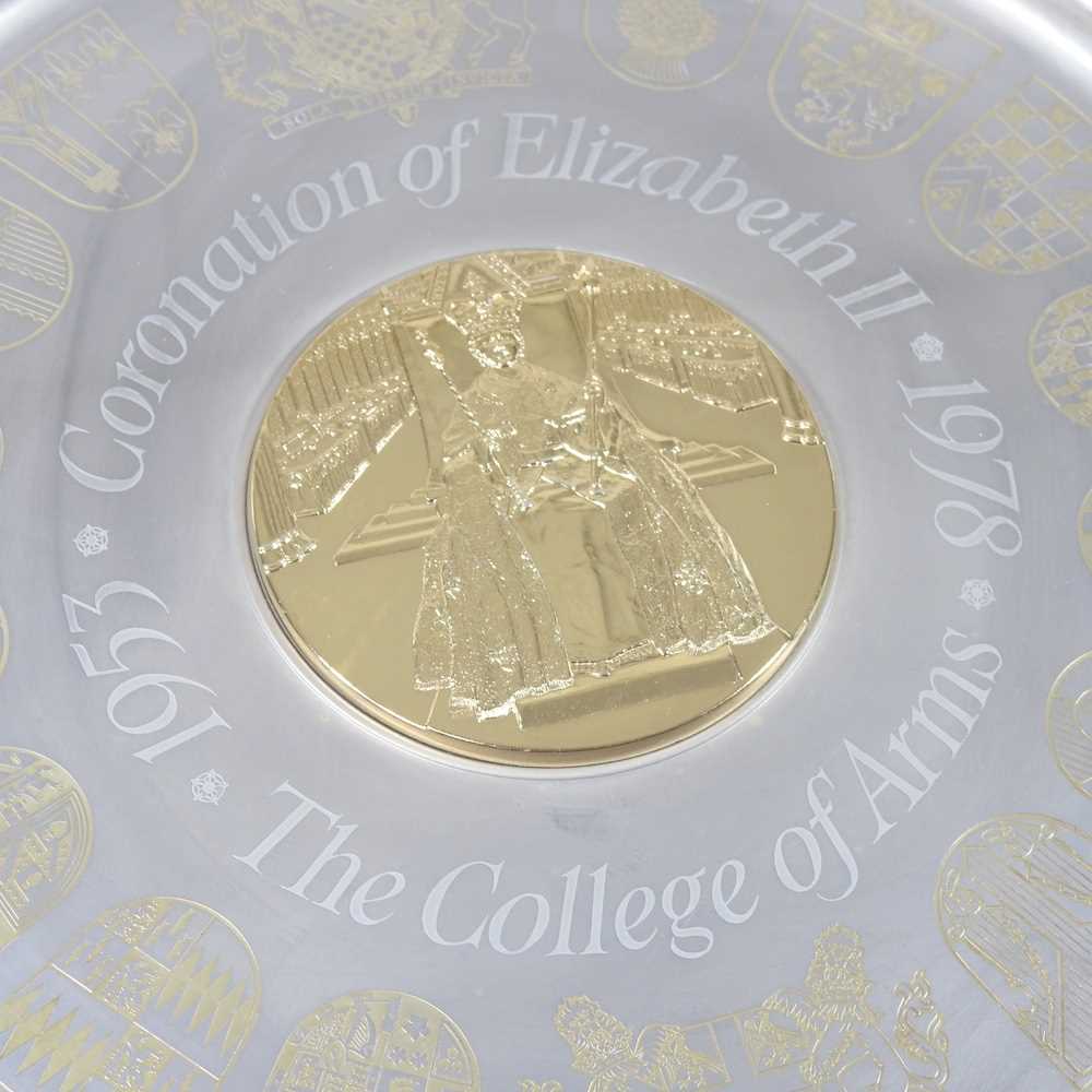 A Royal commemorative silver jubilee College of Arms silver and gilt dish, for the Coronation of - Image 4 of 11