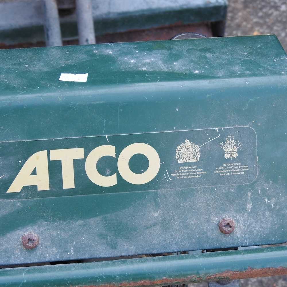 An Atco Royale B24E cylinder ride on petrol lawn mower Overall condition looks to be complete, but - Image 4 of 10