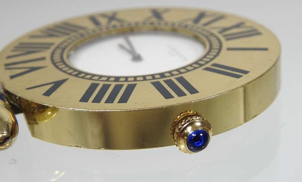 A Must de Cartier boudoir clock, having a signed dial and folding case, numbered 357106799, 5cm - Image 8 of 10