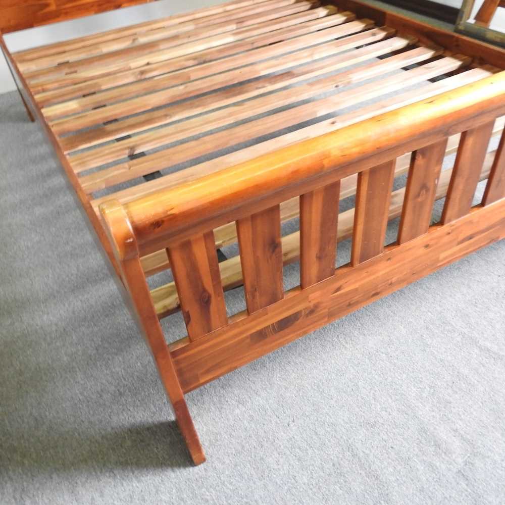 A modern Morris Furniture double bedstead, with a slatted wooden base 145cm wide - Image 5 of 7