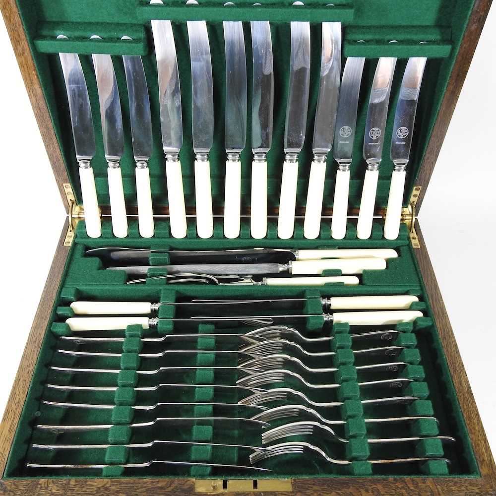 An early 20th century canteen of silver plated cutlery, with six place settings, in a fitted - Image 6 of 6