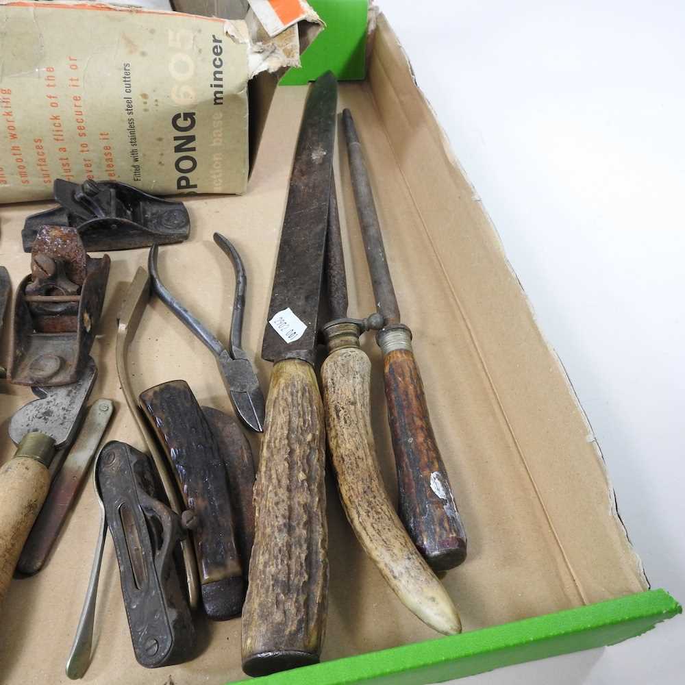 A collection of various hand tools, to include knives - Image 4 of 4