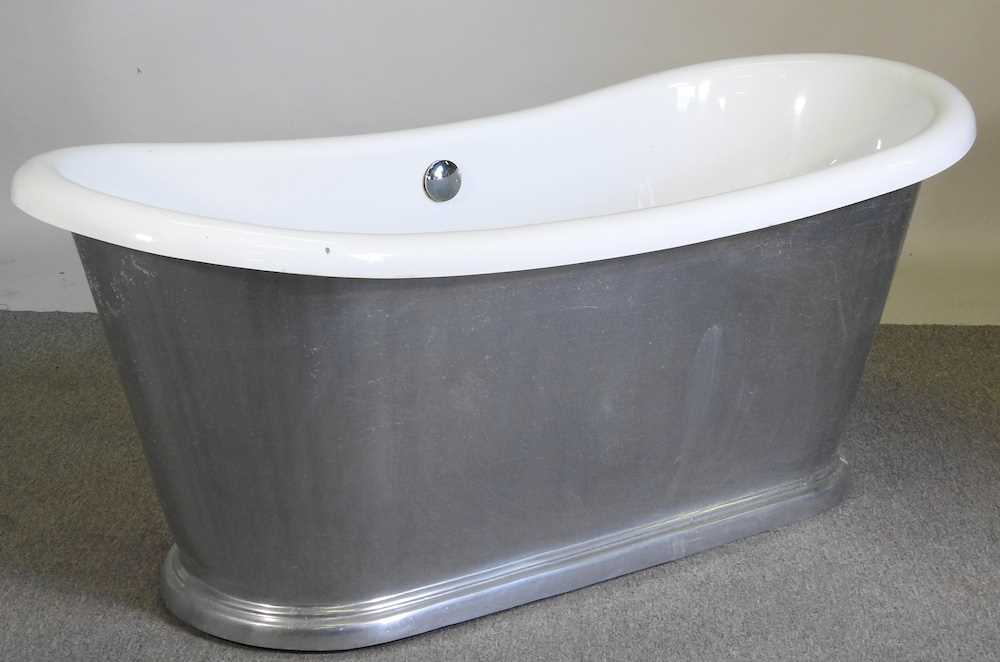 A free standing roll top bath, with a shower attachment 163l x 71w x 67h cm Overall condition is - Image 3 of 7