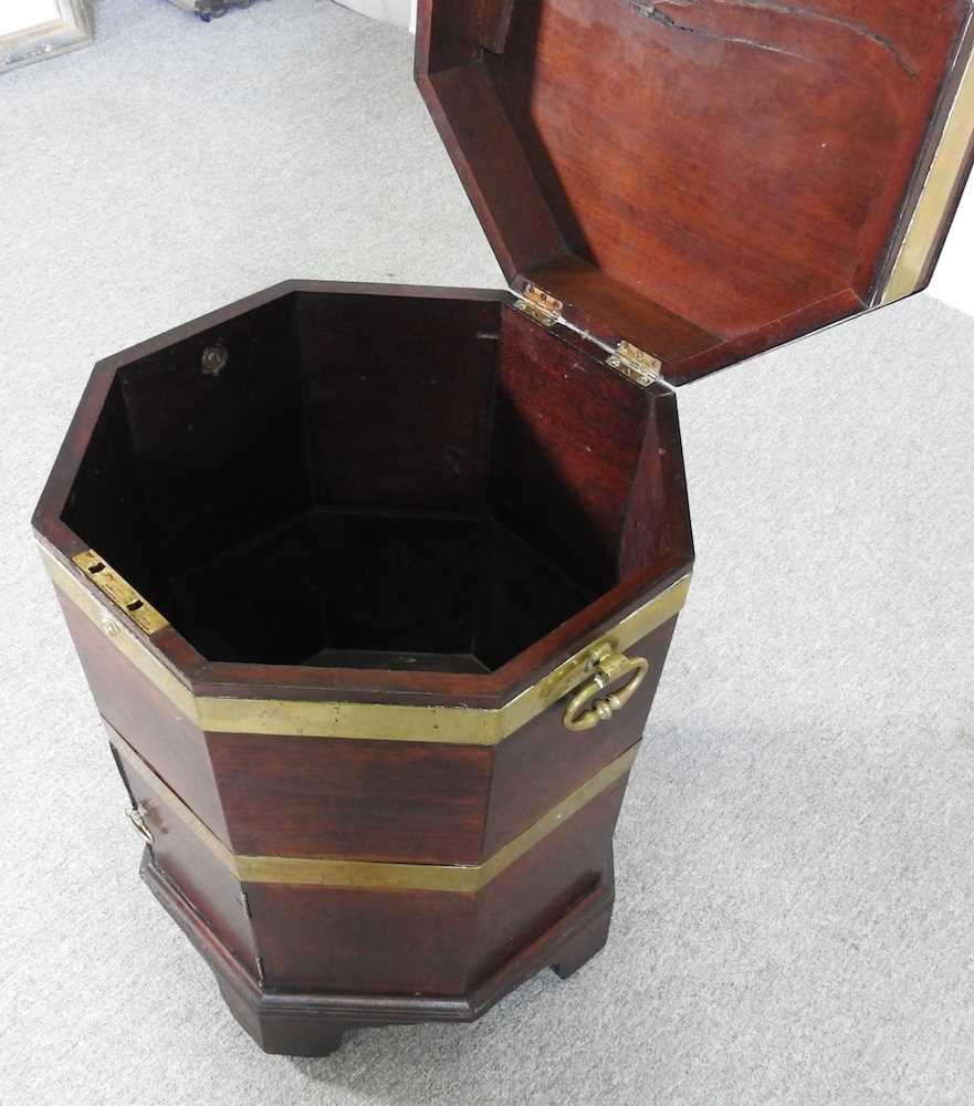 A George III mahogany and brass bound cellarette, of octagonal shape, with a hinged lid 49w x 49d - Image 7 of 9