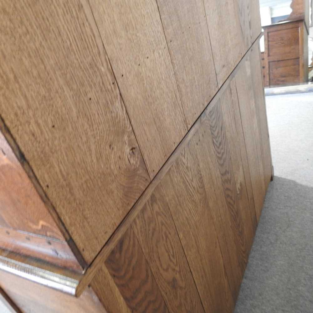 An 18th century style oak dresser, with a boarded back, on bracket feet 143w x 216h x 51d cm - Bild 2 aus 9