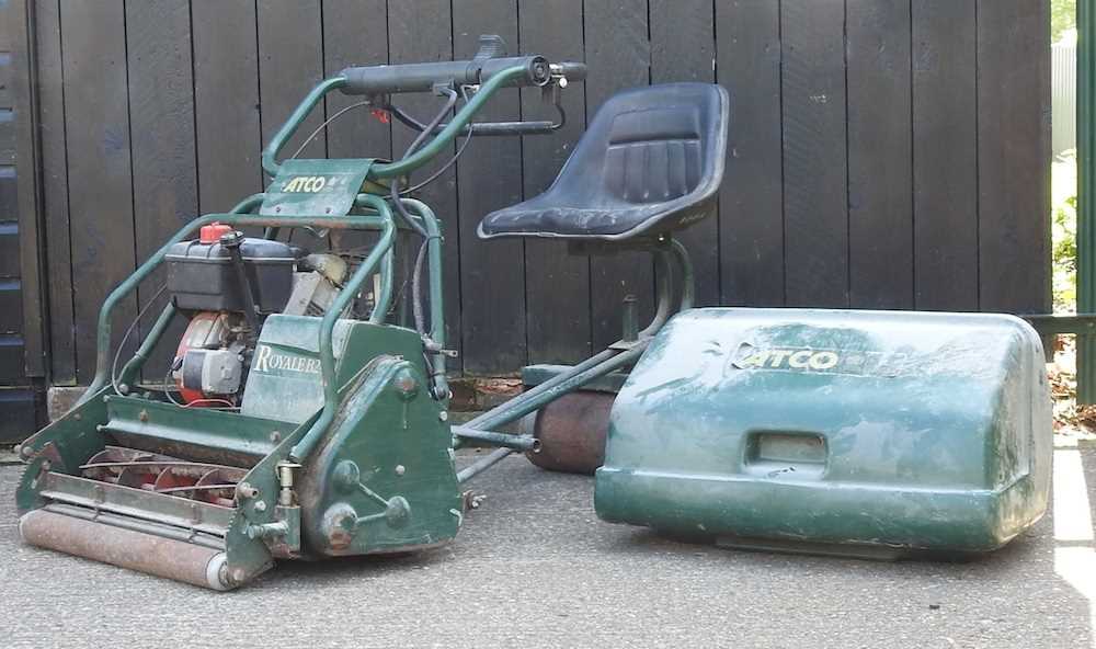 An Atco Royale B24E cylinder ride on petrol lawn mower Overall condition looks to be complete, but - Image 3 of 10