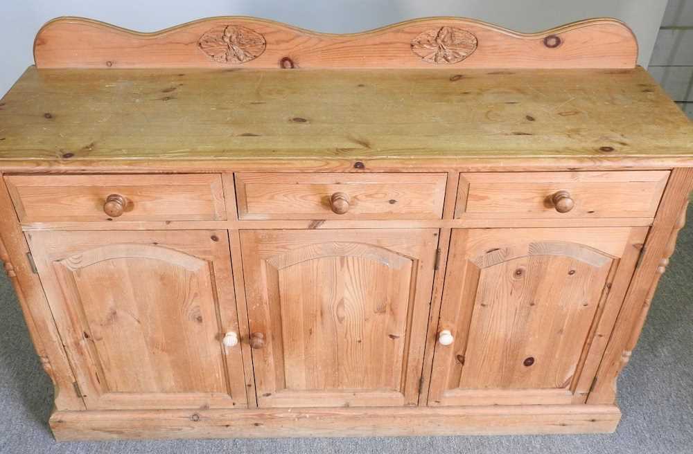 A modern pine sideboard, with a shaped gallery back 136w x 41d x 92h cm - Image 3 of 5