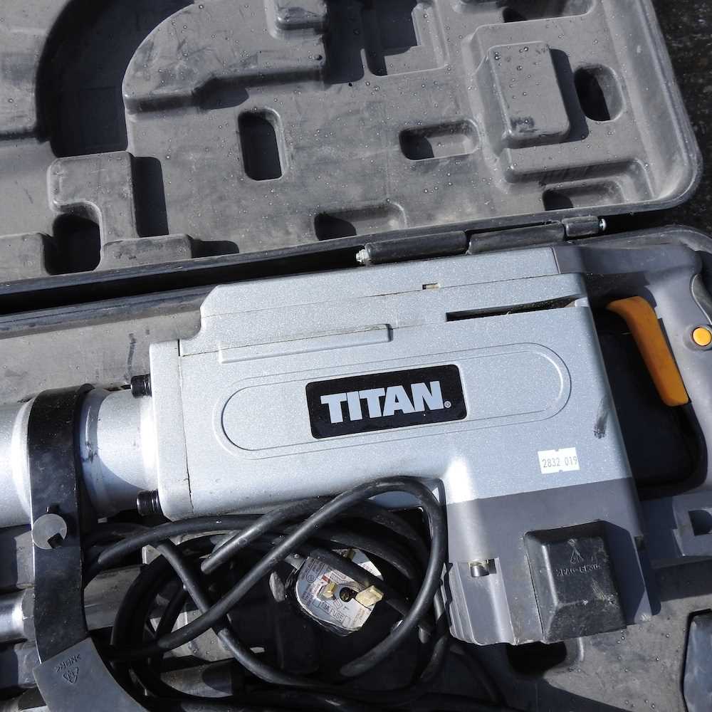 A Titan electric breaker, cased - Image 4 of 6