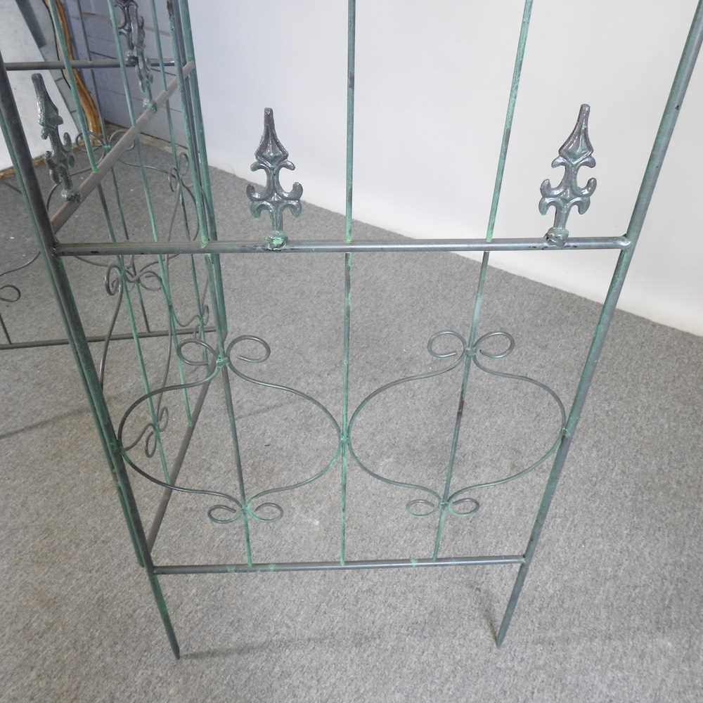 A metal folding garden screen, with three panels 182w x 184h cm - Bild 2 aus 2