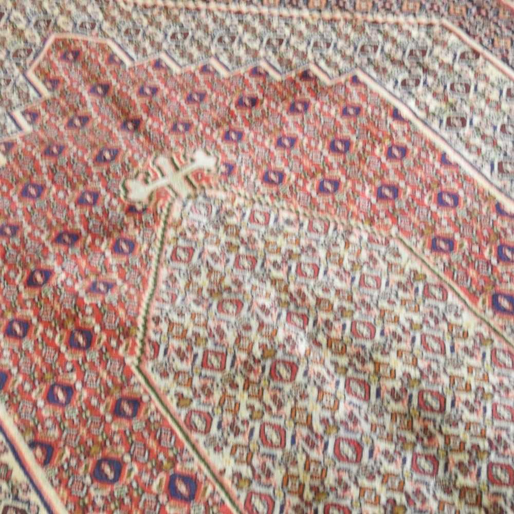 A Persian senneh carpet, with a large central medallion, 290 x 200cm - Bild 4 aus 4