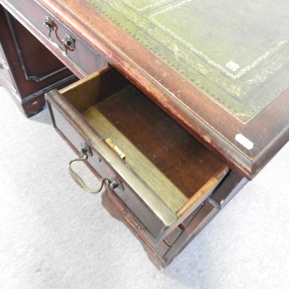 A reproduction pedestal desk, with an inset top 122w x 60d x 77h cm - Image 5 of 5
