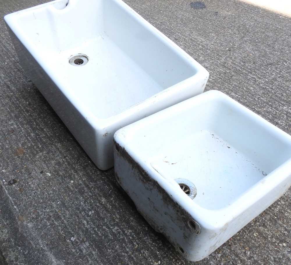 A white glazed belfast sink, 70cm wide, together with another smaller (2) - Image 4 of 4