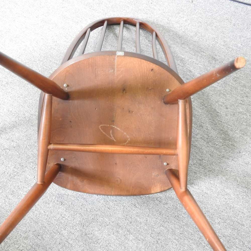 A set of six Ercol dark elm hoop back dining chairs, to include a pair of carvers (6) - Bild 7 aus 7